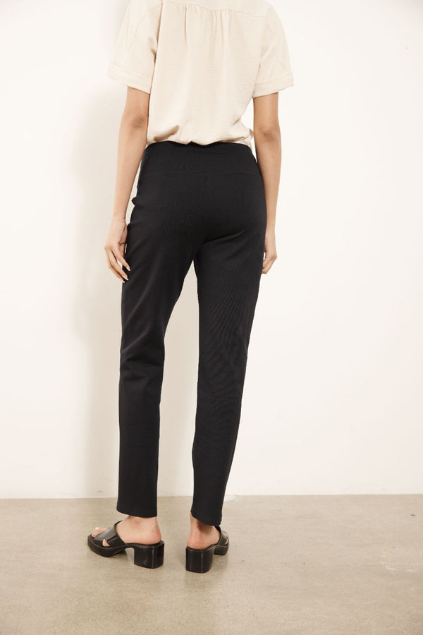 Simple 7/8-length trousers in a slim fit in Black | GERRY WEBER